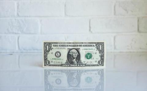 دلار سر جای خود ماند